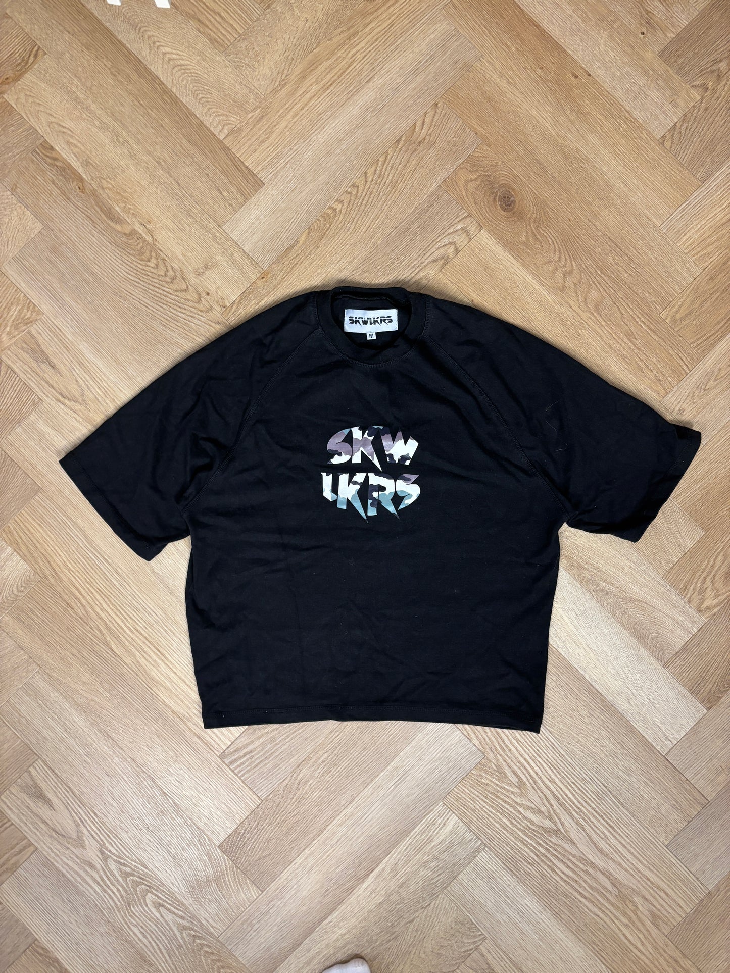 CAMO TEE BLACK SAMPLE (M - FITS S)