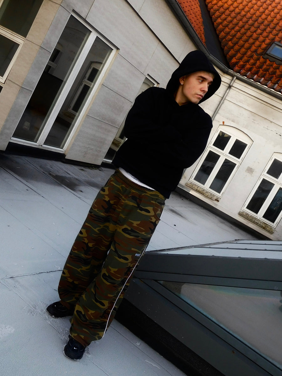 CAMO UNIFORM SWEATS