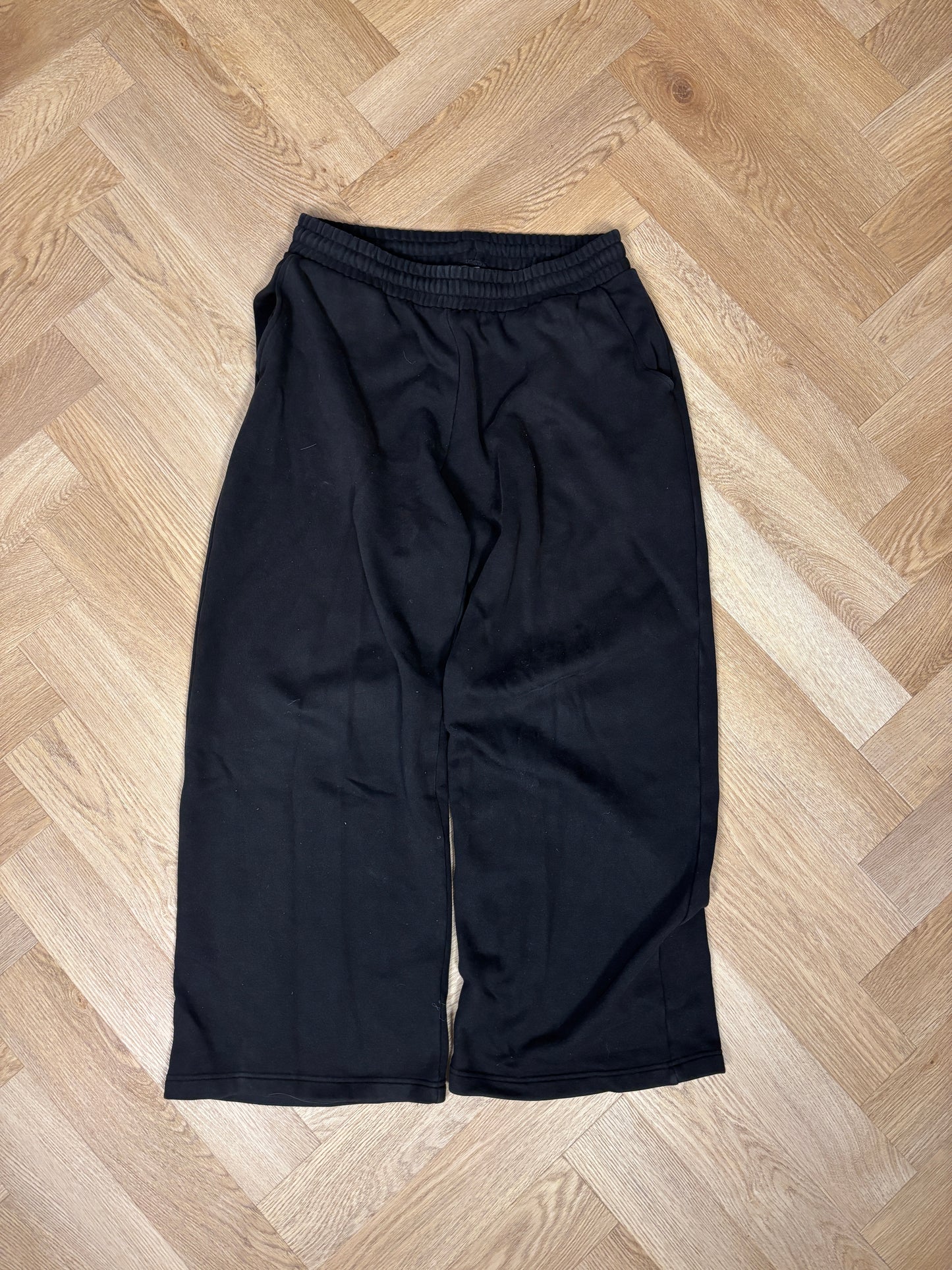 WEEKDAY SWEATPANTS BLACK (M)