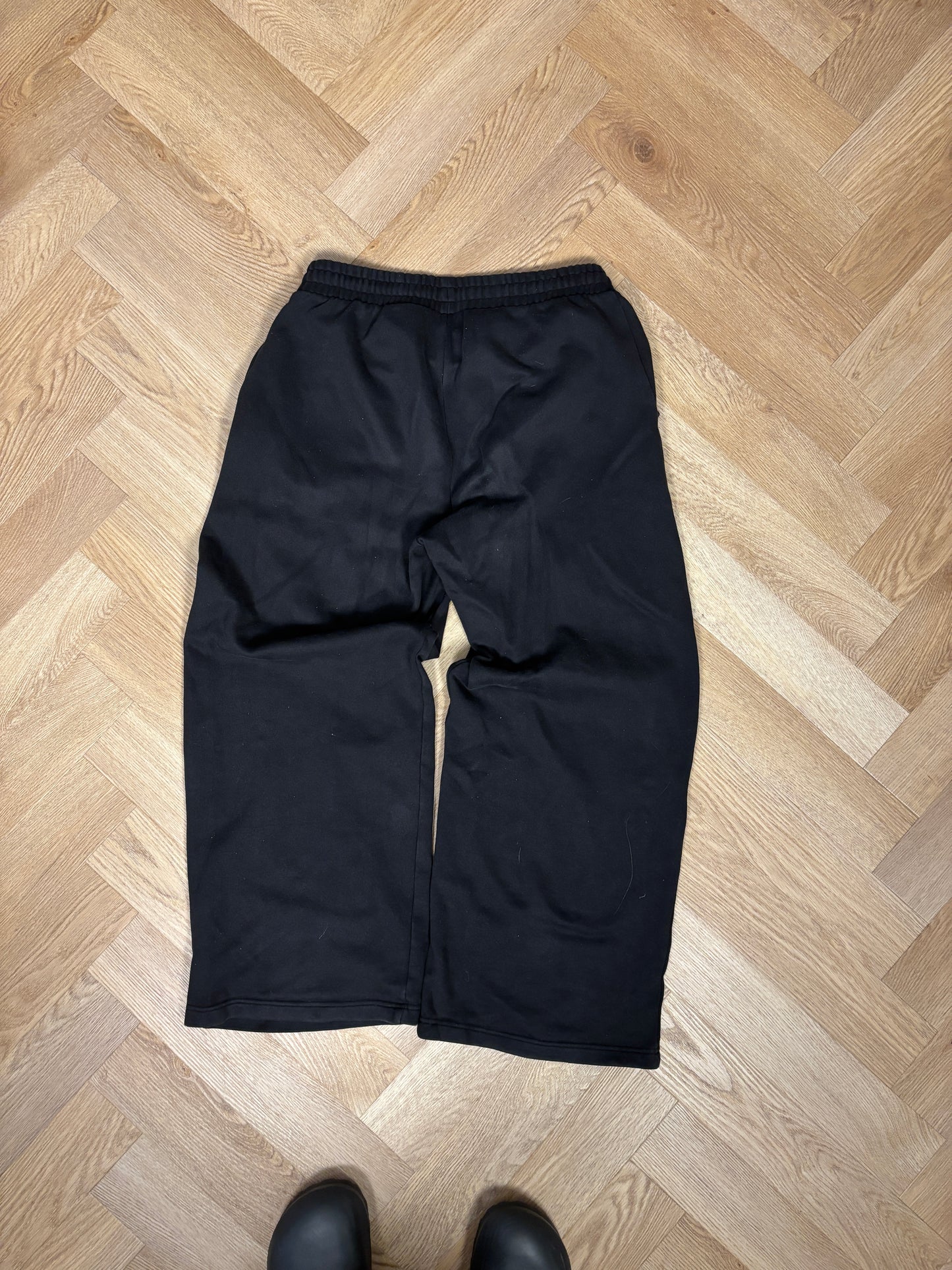WEEKDAY SWEATPANTS BLACK (M)